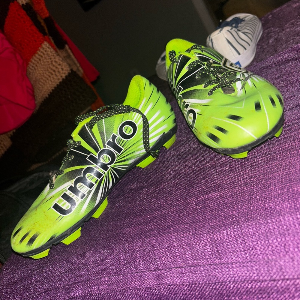 Umbro Kids Soccer Cleats - Neon Green